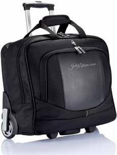 Den leveres også med en sjelden bagasjeåpning som kan smettes over håndtaket på rullekofferten din.