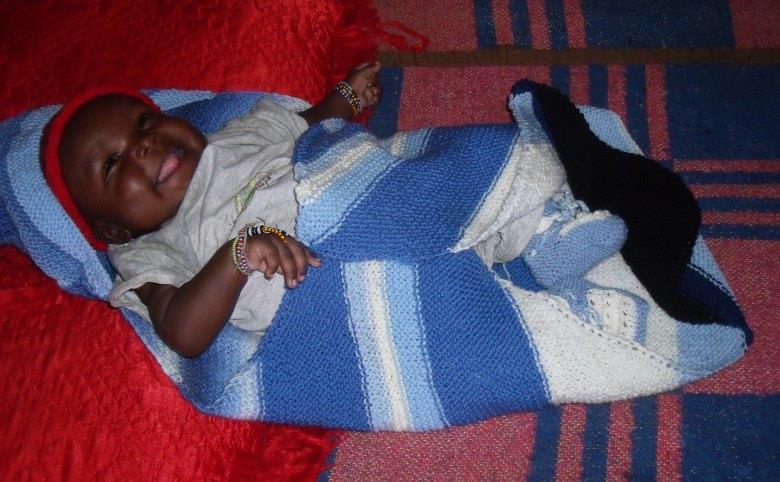 Vær med på strikkedugnad! Babyluer og ulltepper Misjonsforeningen i Skårer Menighet på Lørenskog strikker små ull- luer og tepper som finner veien til små nyfødte i Etiopia.