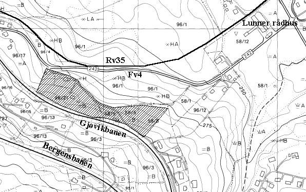 Området som skal reguleres ligger i lia vest for Lunner Rådhus, sør for riksveg 35 over til Jevnaker. Se oversiktskart under.