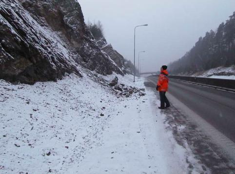 Løsning gir også mindre plass til snø fra brøyting vinterstid, og løsningen vil også kunne føre til mere avrenning av smeltevann fra brøytekant ut i kjørebanen.