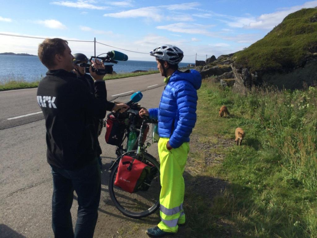 1 Intervjuomfang og metode For å kartlegge sykling og syklisters opplevelser i Lofoten og Vesterålen ble det lagt ut spørreskjema på fergene til og fra Lofoten, hos sykkelutleiere og på
