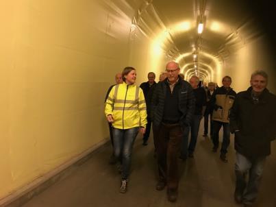 Ved hjelp av 17 avløpspumper ble avløpsvann ført inn på rør i tunellen som går fra Grønneviken og til anlegget inne i Holafjellet.