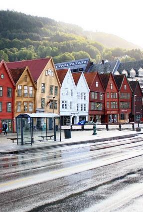 Over skyene er himmelen alltid blå, og etter regn kommer sol Hordaland-selskapene har aldri hatt høyere børsverdi enn nå - Sjømat og finans har