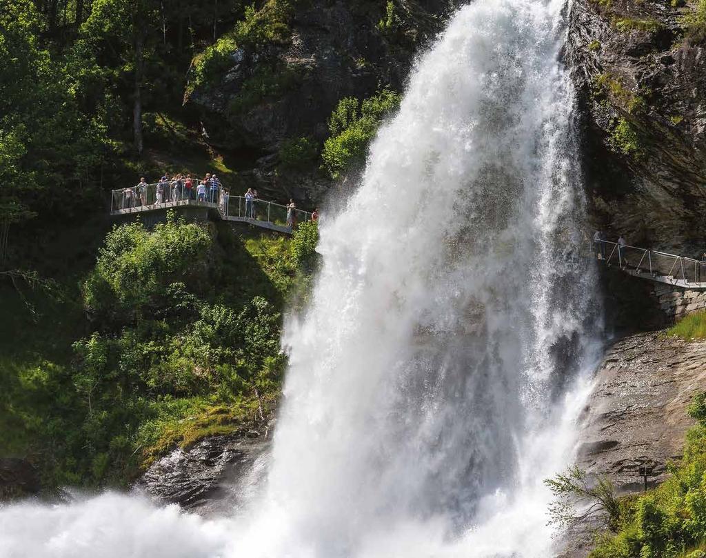 HARDANGER Mountains, fjords, waterfalls and glaciers Det er ingen hemmelighet at Hardanger er som et eneste stort postkort, og nesten hvor du enn snur deg stirrer du rett inn i en buldrende foss
