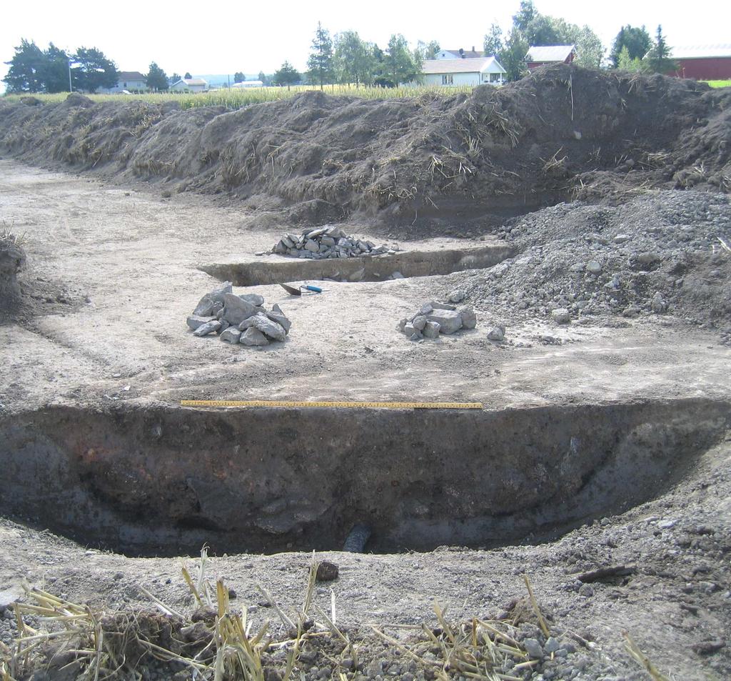 Utgravning av R94274 Etter avtale med Kulturhistorisk Museum og Riksantikvaren ble kulturminnet R94274 gravd ut i forlengelse av kulturminneregistreringen Akershus Fylkeskommune hadde gjort.