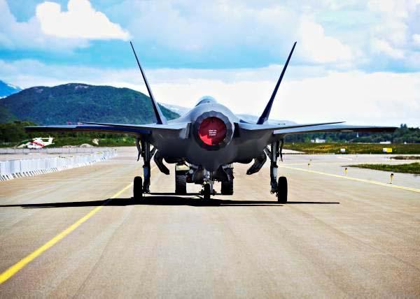 Dobbelt så høyt? Det anslås at F-35 vil ha et støynivå over 20 desibel høyere enn F-6.
