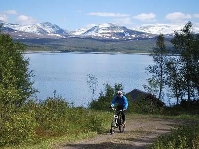 Løveng Hotellet har bolighuset Løveng med 14 sengeplasser fordelt på sju dobbeltrom. Det er fullt utstyrt for 14 personer.