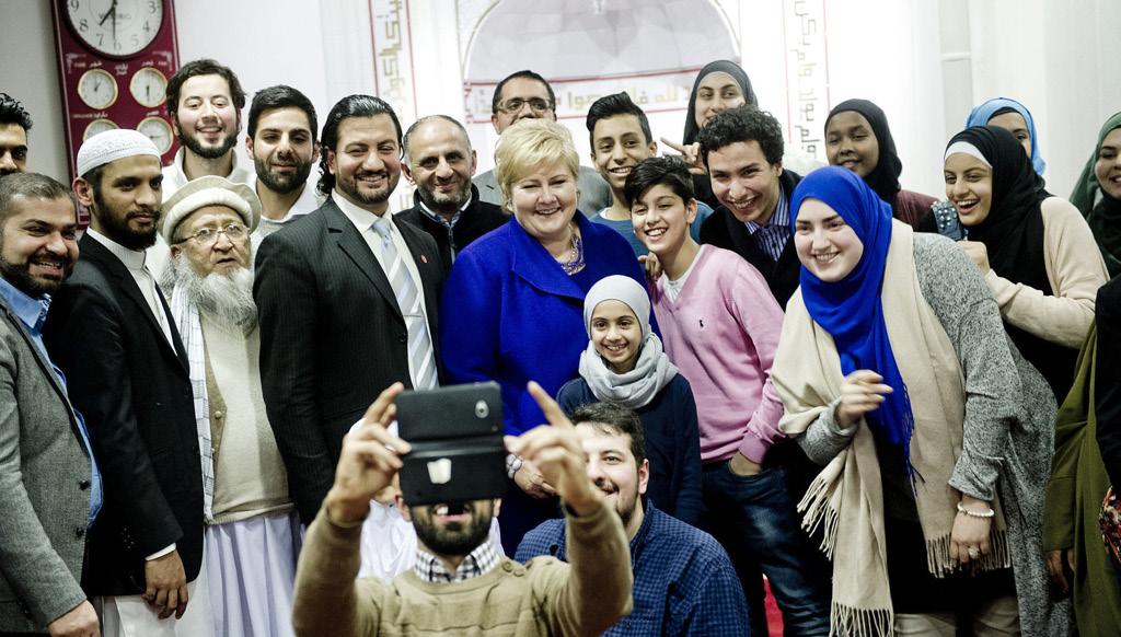 STATSMINISTERBESØK Statsminister Erna Solberg i dialogmøte i ICC med unge muslimer Det å være ungdom kan være tøft, spesielt når man er en minoritet.