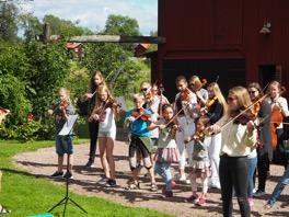 c) Folkemusikkseminarer. Arrangeres på ulike steder rundt om i Follo.