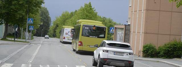 justeringer eller suppleringer kan komme frem til 10.5.2017. Høgskoleringen Formålet er å skape bedre fremkommelighet og trafikksikkerhet for kollektivtrafikken og syklister over Gløshaugen.