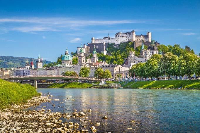 Dag 4, onsdag 18. april SALZBURG Etter en deilig frokost setter vi kursen i buss mot Mozarts fødeby, Salzburg.