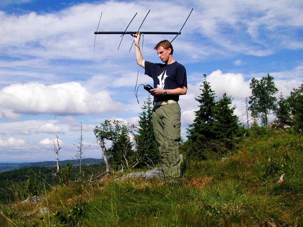 Scanning av frekvenser på søk etter passive sendere, foto: Dag Vasdal 2.2.Peileprosedyre Den praktiske utføringen av peilingen ble gjennomført fra 18. mai til 10 september.