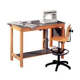 AKTIVITETSFLØY.1 BORD.1.1 Symaskinbord (rom 156) Symaskinbord med lagringsplass til maskin/ utstyr, bordplate i ikke glatt materiale, f.eks.