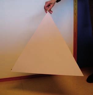 Figur 8 Utfordringa Elevane fekk arbeide med Buckyballen som er sydd av 20 sekskantar og 12 femkantar (figur 9). Figur 9 Figur 10 I figur 10 ser du eit regulært tetraeder.