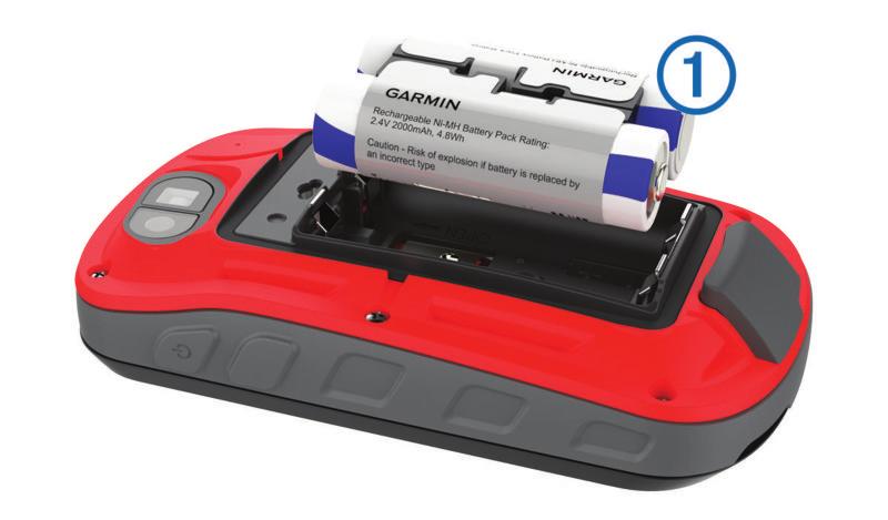Sette inn AA-batterier I stedet for den valgfrie NiMH-batteripakken (Sette inn NiMHbatteripakken, side 1) kan du bruke to alkaliske batterier, NiMH-batterier eller lithiumbatterier.