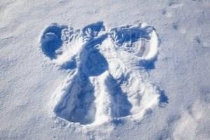 Hvorfor: Gjennom forskjellige aktiviteter med snø og is, kan barna utforske naturen, få kroppslig erfaring og sansemotorisk stimulering. Lag snøengler Når lagde du en snøengel sist?