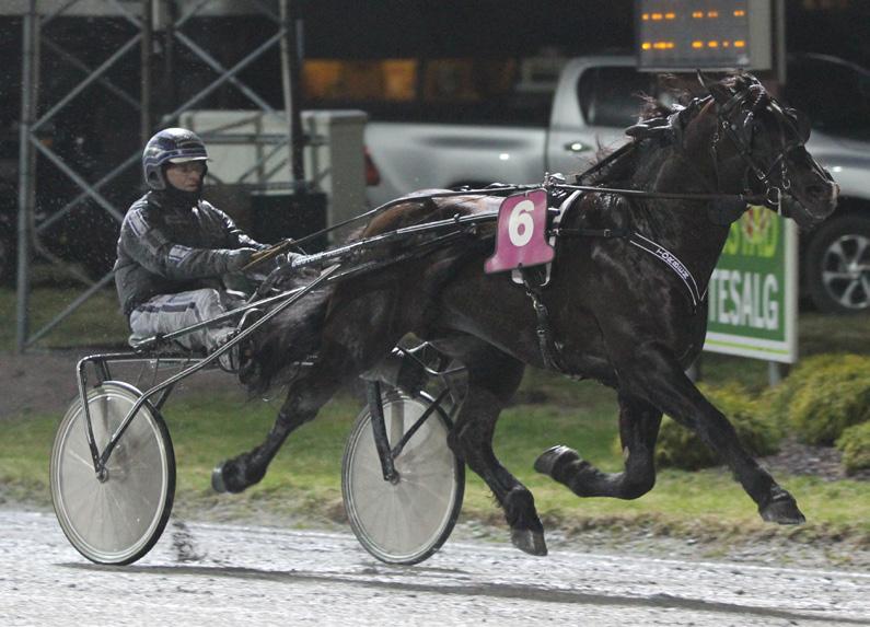 Madison ont rygg leder, angrep lederen ut på oppløpet, men kom aldri forbi vinneren. Anni Buddyhome femte på stripe, ut et spor runden igjen. Gikk for full maskin derfra og inn. Bra til tredje.