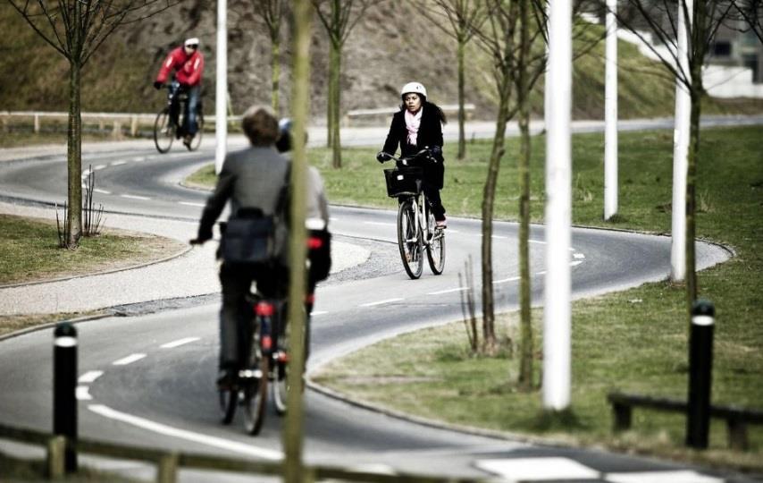 For alle som ønsker å bruke sykkelen på lengre reiser Pendling over lengre avstander, og som gir overgang fra bil og