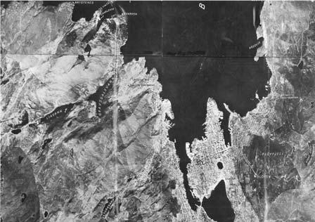 Utsnitt av bearbeidet flyfoto over Bergensområdet fra mars 1943. (SAB, materiale fra SOE, avlevert fra Distriktskommando Vestlandet (DKV).) klarte på grunn av sin høye fart.