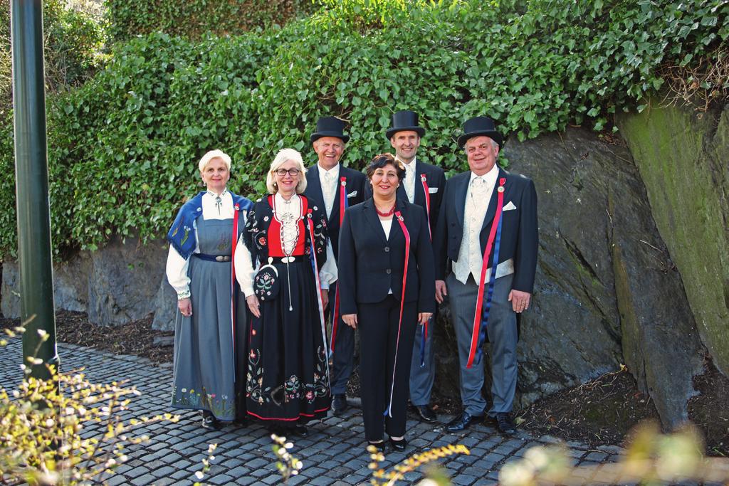 17.mai komiteen Bak fra venstre: Egil Olsen, Bjarne Kvadsheim, Leif Arne Moi