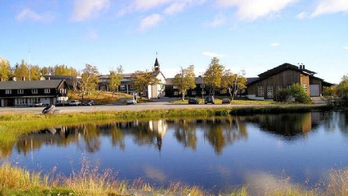 Skinnarbu Nasjonalparkhotell Fantastisk beliggenhet, og hotellet er omgitt av enestående natur Skinnarbu Nasjonalparkhotell har en fantastisk beliggenhet med utsikt over Dra på fjellturer, jakt eller