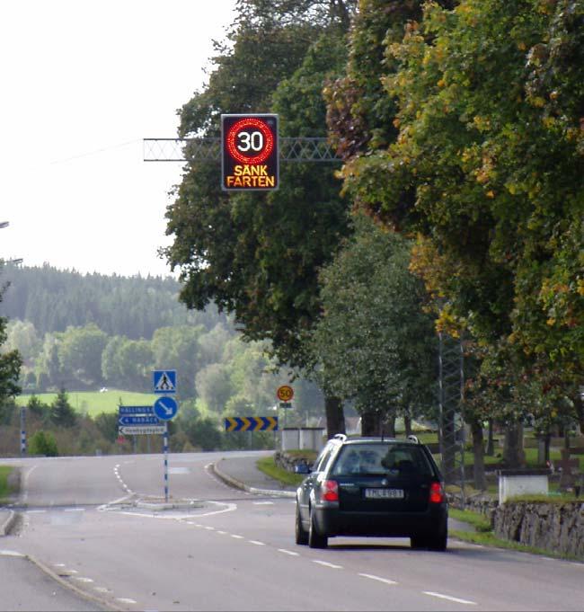 Figur 2 Hastighetspåminnende variabel skilt fra Rävlanda (illustrasjon Vägverket) Bildet viser en svensk versjon av hestighetspåminnende skilt fra Rävlanda.