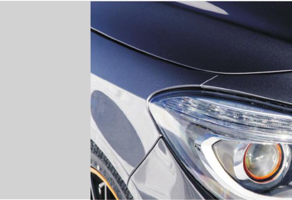 Vi gir spesielt nærmere informasjon om Mercedes Benz lakkeringssystemer for 3-sjiktsfarger i, de såkalte Bright Colours, og beskriver trinnene som er nødvendig for å lakkere Magno-farger med matt