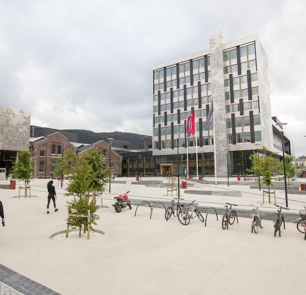 Bergen Campus Bergen har 9200 studentar og om lag 800 tilsette, fordelt på to studiestader, Kronstad og Møllendalsveien.