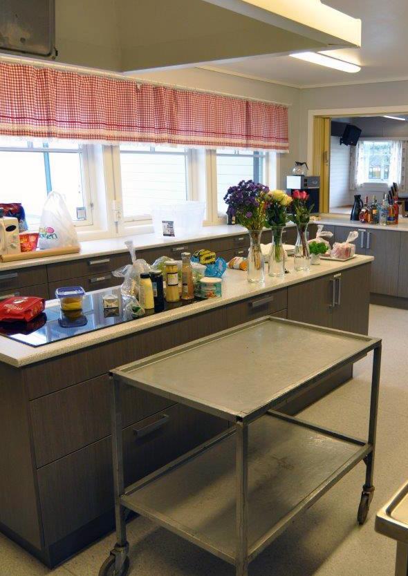 Hovedkjøkkenet til HEI Klubbhus har alt man måtte trenge av utstyr til forberedelser av mat og drikke til små og store arrangement.