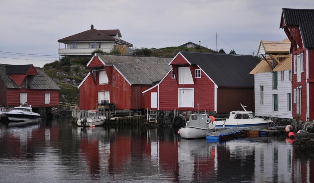 Planane framover for Værøyhamna Utbygging av fiskebryggjer for funksjonshemma Organisering av transport til Alden Skilting og merking av turløypenett over heile