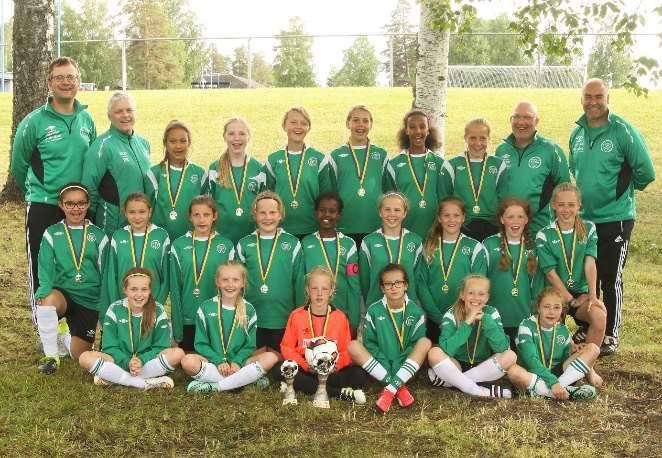 J04 1. og 2. plass i Arvika cup 2016. I Norway Cup spilte jentene mot et år eldre jenter i J13-årsklassen. Vi stilte da også med to lag.