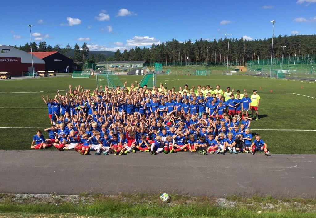Fotballskolen Fotballgruppa arrangerte fotballskole for 36. gang. Også denne gangen i samarbeid med vår gode sponsor i alle år Sparebank 1 BV.