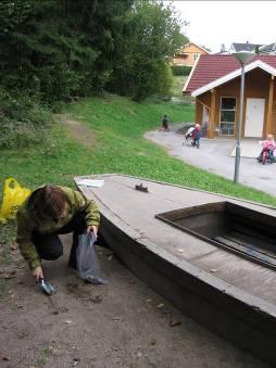 Det er registrert CCA-impregnert trevirke i kantstokker rundt sandbasseng og lekeapparater, totalt ca 380 løpemeter. Kreosotimpregnert trevirke er ikke registrert.