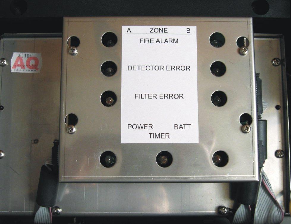 4 Trafo og overspenningsbeskyttelse for 230VAC. Bilde 6 - Innside 3.3.1 Filter boks med varme-elementer Internfiltre ligger under plastikk-dekselet på toppen av enheten.