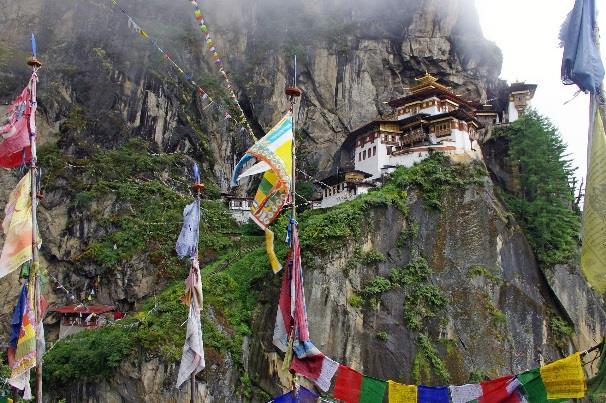 Hva er det som er så spesielt med Nepal og Bhutan? ALT! Nepal er et land med rike tradisjoner og en mangfoldig og fargerik kultur som virker som en eksotisk magnet på opplevelseshungrige turister.