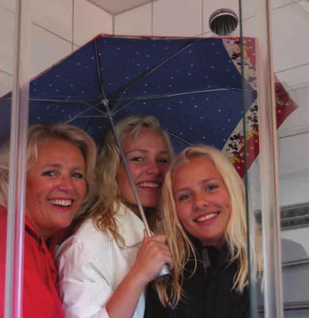 ELSKER VANN: Trine Kveim og døtrene Kristine og Marianne dusjer ofte og lenge.