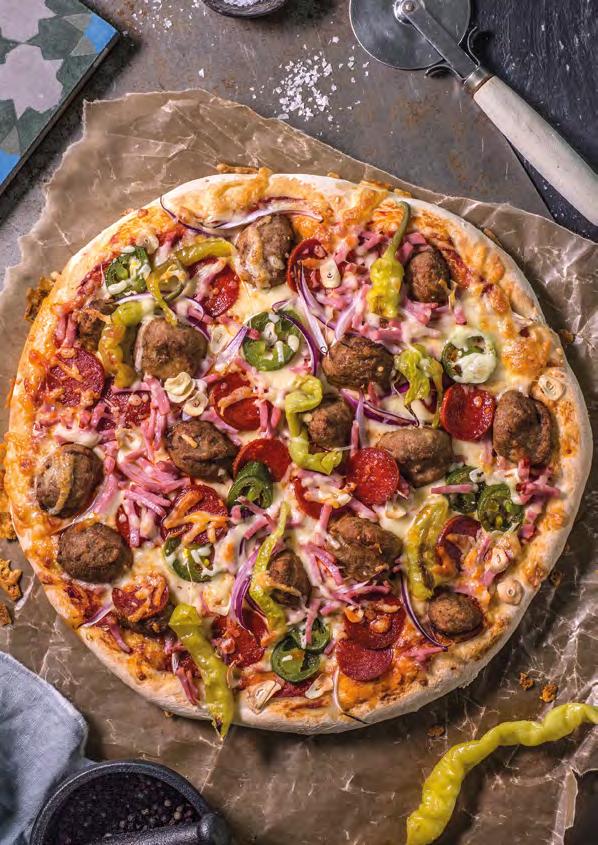 MEATLOVERS PIZZA EN KJØTTELSKERS DRØM! På denne pizzaen kan du bruke hva du vil, bare det er masse kjøtt Her er 3 forslag til topping. 1.