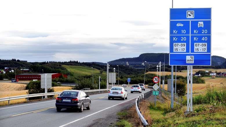 Bompengereform Fra 50-60 bomselskaper til 5 regionale bompengeselskaper som eies av fylkeskommunen og stiller garanti Utstedelse av betalingsbrikker skilles fra bompengeselskapene Avklare rolledeling