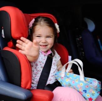 السالمة المرورية تأمين األطفال داخل السيارة - ي لزم بتأمين األطفال في المقاعد المخصصة المعتمدة داخل