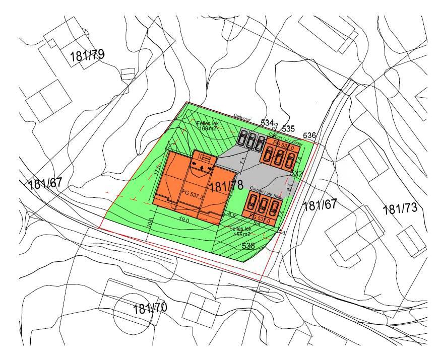 Figur 3: Utdrag fra matrikkelen som viser tomtens (gult felt) plassering i boligfeltet Tiltaket som omsøkes er en seksmannsbolig med bebygd areal 306 m² og parkeringsområdet/boder med bebygd areal