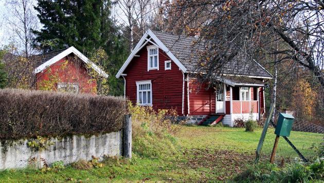 Bråtaveien 41, gnr. 89 bnr. 160, Geithus, Modum kommune:. Eiendommen Nordli ble bebygd i 1923. Her er et bolighus i upanelt tømmer i nasjonalromantisk stil, et uthus med utedo og et grisehus.