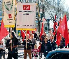 Som tidligere var det godt oppmøte på Torget, hvor det ble holdt flere