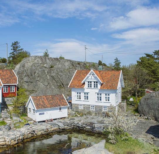 STRANDEIENDOM PÅ ÅGERØYA Indre Skylleviga, Ågerøya, 4770 HØVÅG Skipperhus