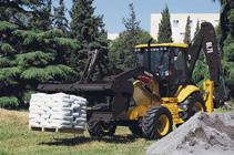 Tilleggsutstyr til gravelaster Dersom lasteaggregatet er utstyrt med redskapsfeste, kan maskinen bruke forskjellig utstyr til forskjellig arbeid, herunder også