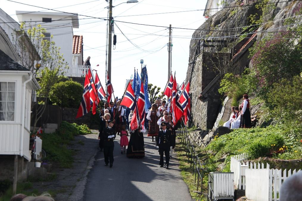 17. mai komiteen i Risør ønsker å takke korpsene og alle andre frivillige, som er med og