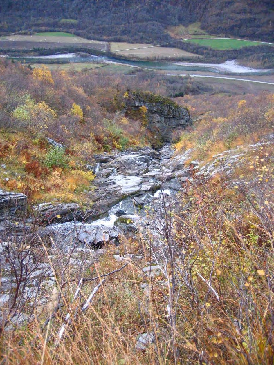 Miljøvurdering for Gryta kraftverk Side 33 Figur 20: Parti av elva nedstrøms inntaksområdet. Driva i dalbunnen. 5.2.3 Verdivurdering landskap Landskapsregionen omfatter det som av Puschmann (2005) beskrives å dekke det mest storslagne av Norges fjordlandskap.