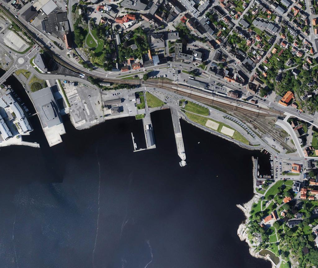 1.2 Planområdets beliggenhet, geografisk avgrensning og eiendomsforhold Planområdet ligger sentralt plassert innerst i Larviksfjorden.
