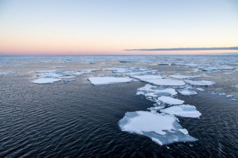 Meteorologisk Institutt har ansvar for isovervåkning og isvarsling for havet rundt Svalbard, Barentshavet og Norskekysten. De utarbeider daglige kart basert på ulike fjernmålingskilder.