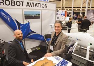 Bjørnar Forsdal og Erol Sagatay fra Robot Aviation hadde det også travel på AUVSI - Exponential. som besøkende og samle informasjon, og legge en strategi før man stiller ut.