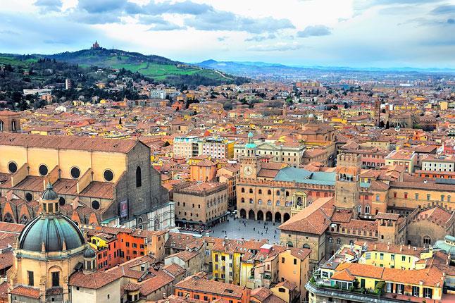 Bli med på en liten guideet rusletur i en ekte italiensk by, som ikke er preget av